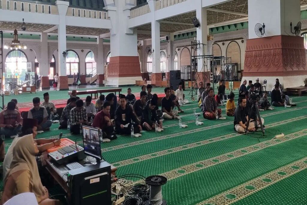 Nikmatnya Berbuka Kopi Arab di Masjid Menara Semarang, Tradisi yang Bikin Penasaran!