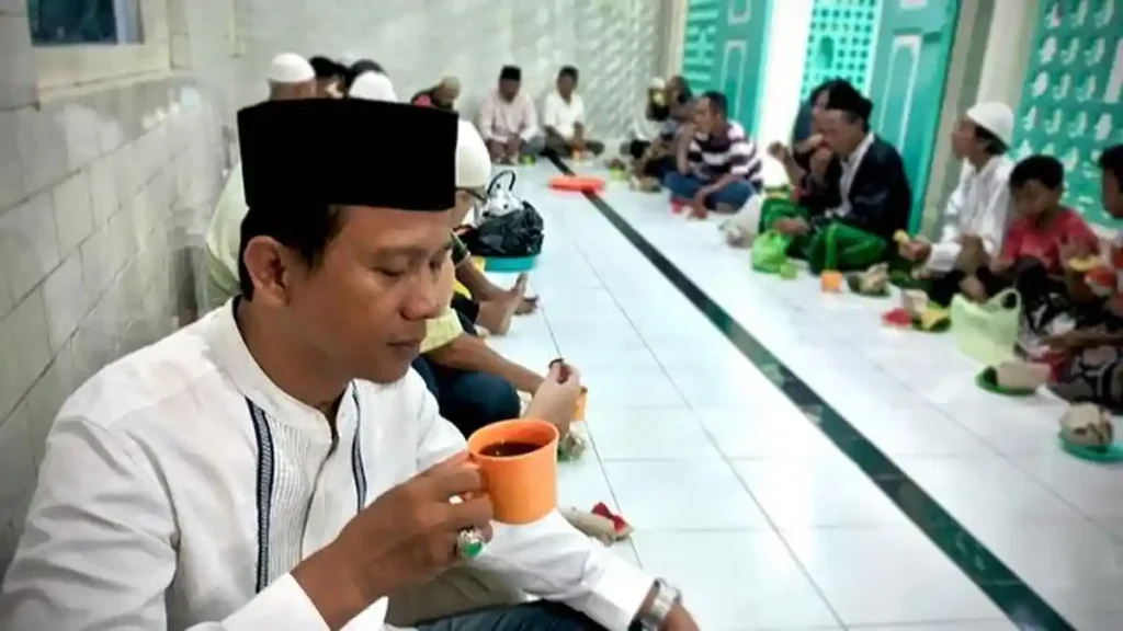 Nikmatnya Berbuka Kopi Arab di Masjid Menara Semarang, Tradisi yang Bikin Penasaran!