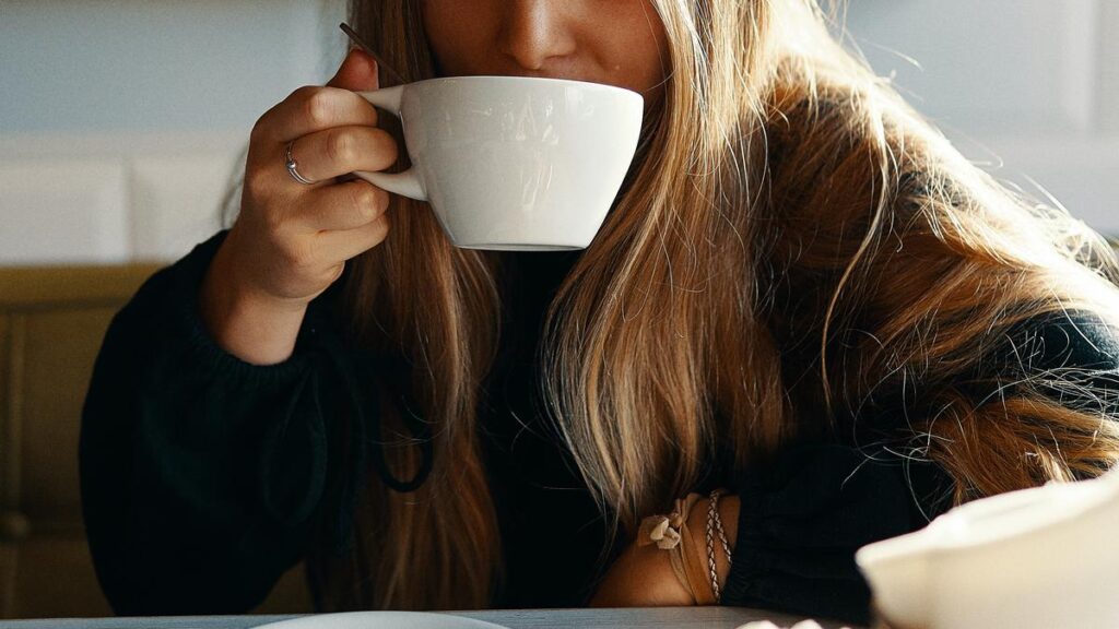 Jangan Kebanyakan! Ini Takaran Ideal Minum Kopi Biar Nggak Anxiety