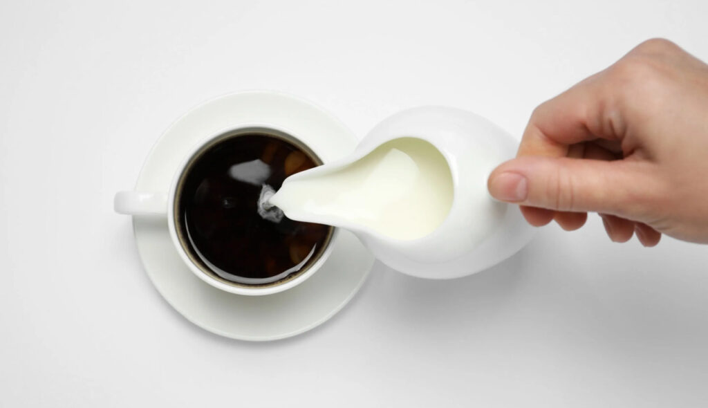 Bukan Kopinya yang Bikin Tua! Kebiasaan Ngopi Ini Diam Diam Percepat Penuaan Kulit