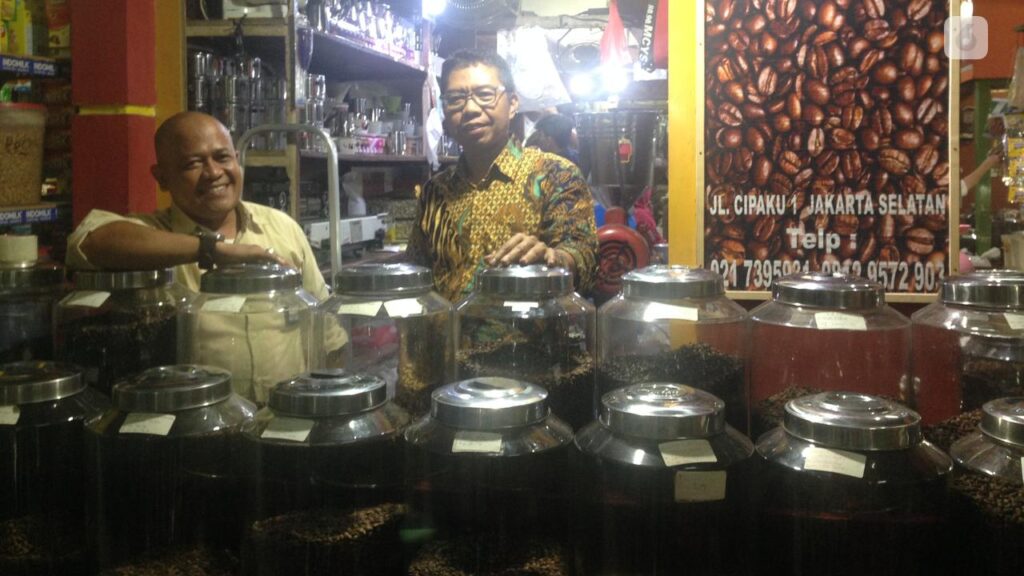Aroma Kopi Pasar Santa Bikin Heboh, Pengunjung Rela Antre Demi Sensasi yang Bikin Ketagihan!