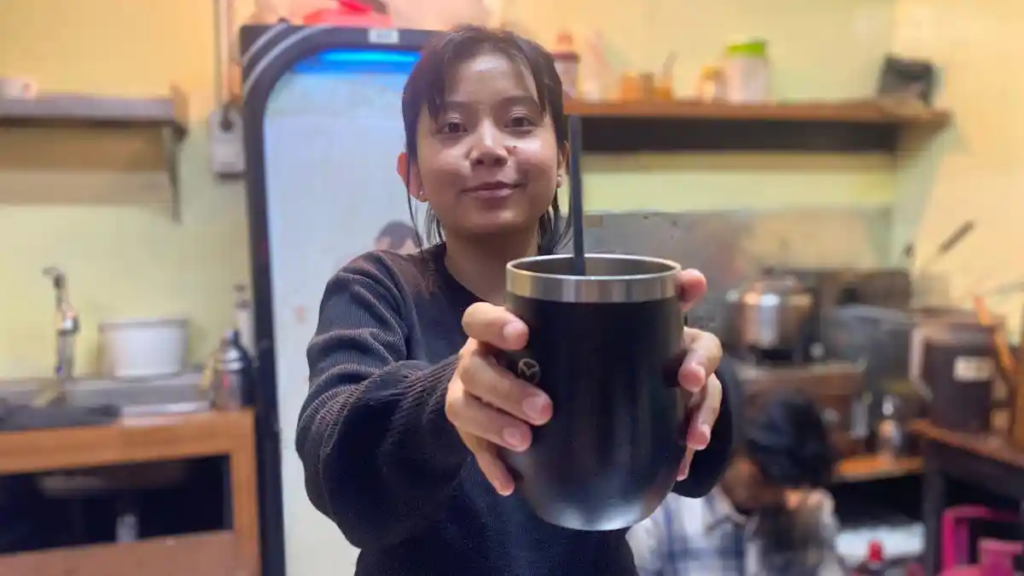 Plastik Makin Mahal Kedai Kopi Wajibkan Tumbler Sendiri, Konsumen Mulai Protes atau Setuju?
