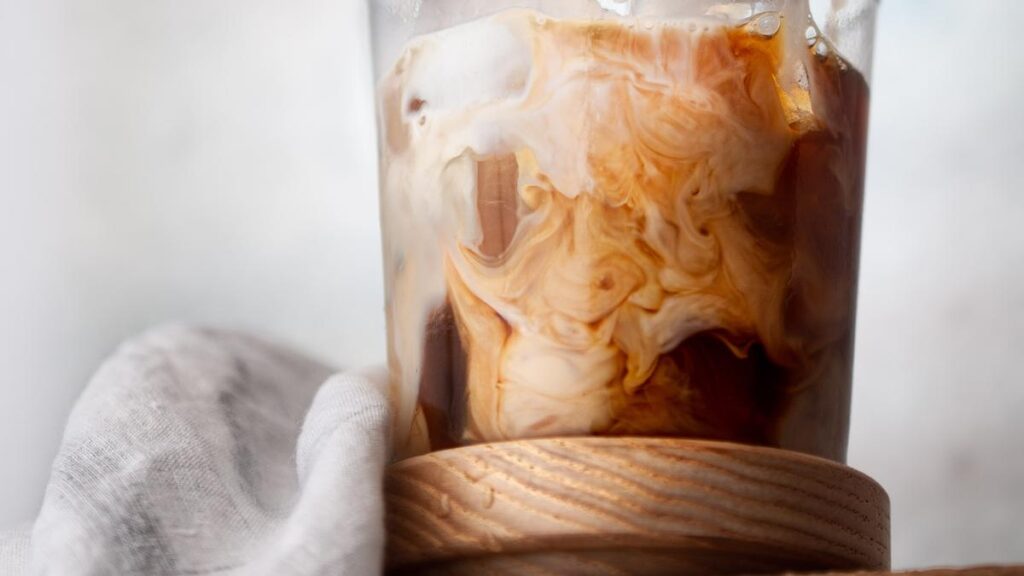 Es Kopi Susu Bandung Ternyata Punya Rasa Unik Terinspirasi Bajigur dan Cendol