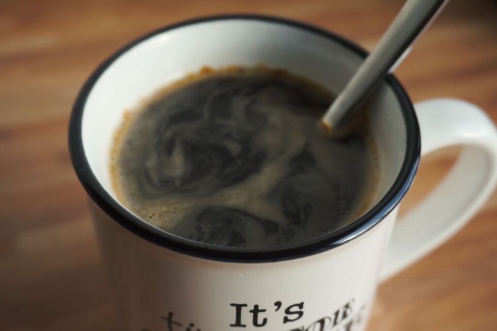 Bukan Main! Kafe Ini Sukses Bikin Bule Penasaran Lewat Secangkir Kopi Flores, Ratingnya di Google Gila-gilaan!